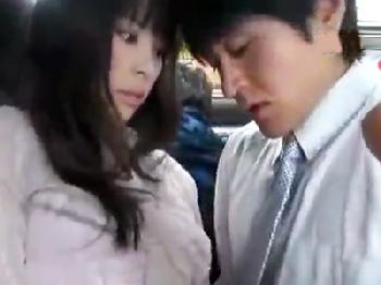 バスの中で痴女だと知らずに痴漢してきた男に色仕掛けして性的逆暴行