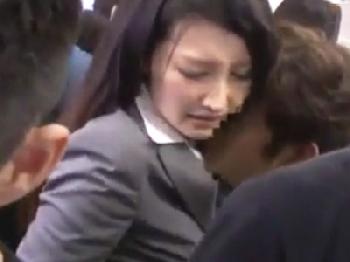 満員電車の中で痴漢性的凌辱されるスレンダーOL