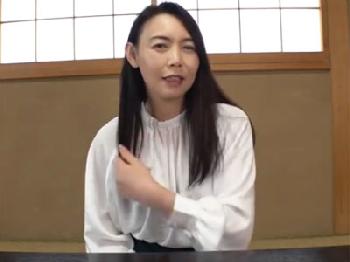 色気のある素人熟女人妻が容赦のない女性器内射精で閉経から回復