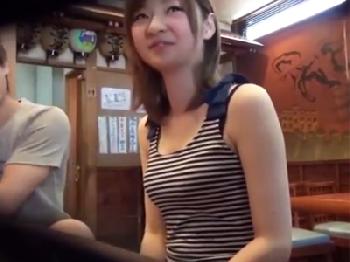 居酒屋看板娘がイケメン男優に口説かれてノコノコついてきた