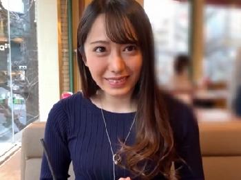 少し大人びてる黒髪素人との個人撮影→ホテルに入ると狂ったように昇天エクスタシー