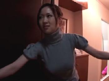 いやらしく透けている白スクール水着を着用したボイン痴女に耐えきれずぶっかけ射精