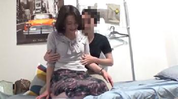 家政婦サービスの熟女を口説き落としてセックス