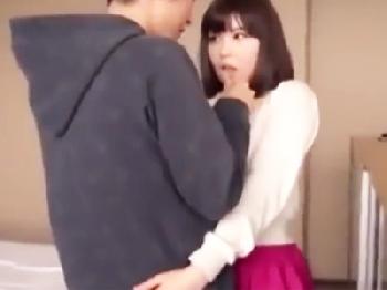 舐め好きベビーフェイス美少女のツルツルのアソコを気が済むまで楽しむ性行為