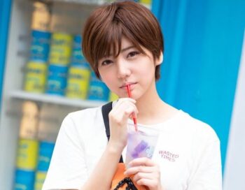 小岩いと｜ショーヘアの19歳ボーイッシュ系女子のAVデビュー作