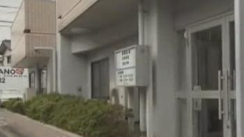 巨乳人妻が猥褻医者によるワイセツな診療が次第にエスカレートして挿入される