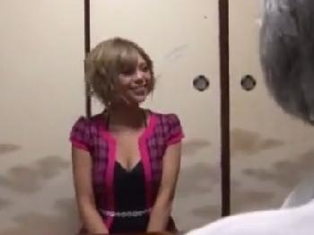 深酒で前後不覚になったギャルに避妊具未装着で挿入してためらいなく膣内発射するジジイW