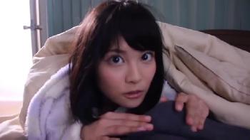 松岡ちなが寝起きのフル勃起した肉棒をご奉仕フェラ