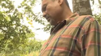 山奥までドライブして野外セックス楽しむ中年カップルW