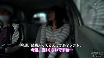 夫に隠れてパート先の同僚とカーセックスで性行為する爆乳背徳人妻がコチラW