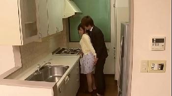 新居探しで見学にやってきた若妻が担当者の好みだったようで性的凌辱される