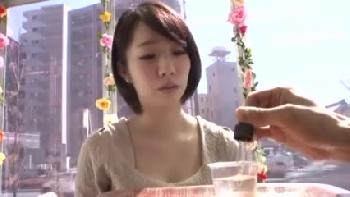 薬で性的感度が凄く良好になりすぎた人妻が連続潮吹きセックス