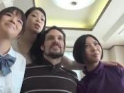 外人のペニスで狂乱する熟女人妻