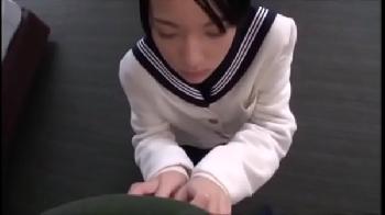 パイパンの童顔美少女がピストン性交されて絶頂