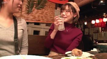 ベレー帽をかぶった真面目に見える眼鏡お姉さんが飲酒して見事に痴女に変身W