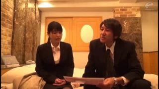 会社の同僚のペニスで喘ぎまくる美女会社員と盛り上がって避妊具未装着で膣射SEX