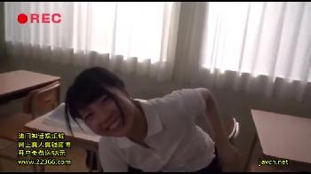 清楚で品行方正な美少女がAV出演でペニスを上目使いフェラチオご奉仕