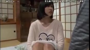 義理の父親の性的欲求を解消する気持ちいい性行為相手として扱われる妻の可愛い連れ子