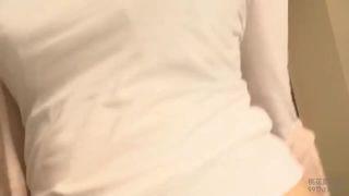 性に飢えた巨乳人妻が修理業者の男を否応なしに官能的に誘い見事にペニス獲得