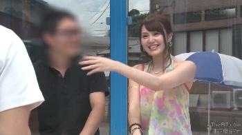 友人とマッサージ体験→勢い余って女性器へ直射精される素人さん