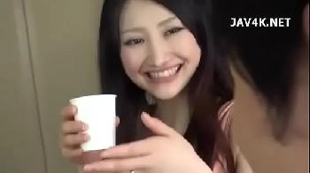 媚薬を飲まされて体の制御が効かなくなった人妻の初浮気