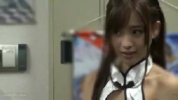 エロなコスプレをして愛液塗れのペニスをシコシコ