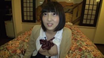 お金を稼ぐために学校には行かず中年男と性行為する色情狂女子校生