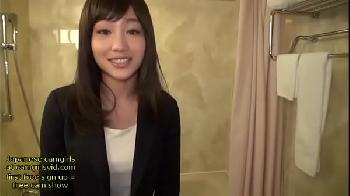 大きい肉棒をねじ込まれて初体験のように激情を露わにして乱れる性的欲望が暴走寸前の女性会社員