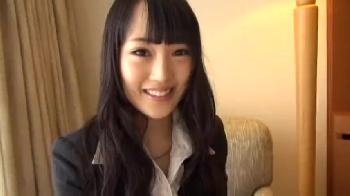 色白OLがランジェリーを売って金をモノにしようとホテルで男と会ったら避妊具未装着で膣射SEXされる