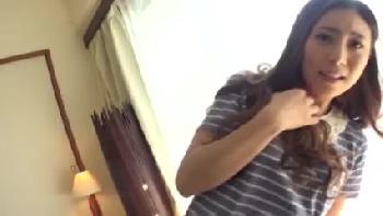 体を交えると一気に豹変する女性会社員が一回では物足りなく二戦目リクエスト