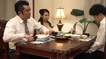 白木優子｜成績不振の義理息子を自分の体を使って元気づける巨乳義母