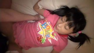 幼い頃からの調教でビッチに育った童顔娘に精液オメコ内射精