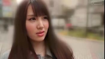 素人美女をナンパでモノにしてコンドーム非装着で膣内射精