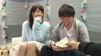 お金につられてSEXする巨乳の素人娘