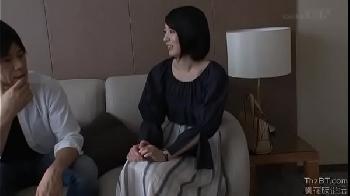 浮気性交が思った以上に気持ち良くて何度も求めだすとても綺麗な人妻