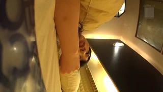 働く人妻が新たな刺激を求めてAV撮影を体験して大満足♪