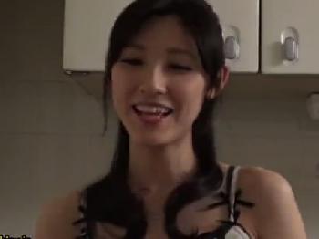 分け合って隣人男の肉欲便所化されて毎日のように性的欲望処理する美麗人妻W