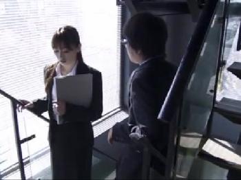 美女会社員が婚約者の前で力ずくの性的暴行されてしまい屈辱アクメ