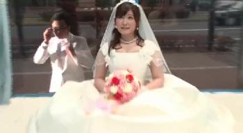 結婚したばかりなのにイケメンと浮気するビッチ妻