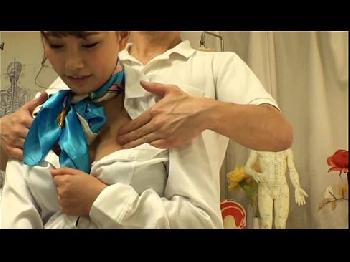 美女キャビンアテンダントがマッサージ→挿入であっけなく連続エクスタシー