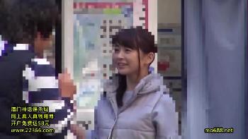 神がかったルックスの人妻を買い物中にナンパして車内でフェラチオご奉仕させる