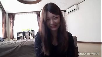 白肌ショップ店員を自宅に連れ込みハメ撮り性交!!