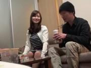 ペットの熱帯魚をエサに自宅に連れ込んだフェロモン美女へ挿入!!