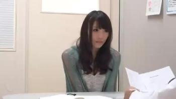 子宮検診に来た若妻を気持ち良くさせて子宮へ直接射精までするドクター