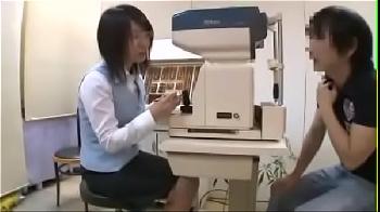 あまり男性経験なさそうなメガネ店員を口説いて体を開発