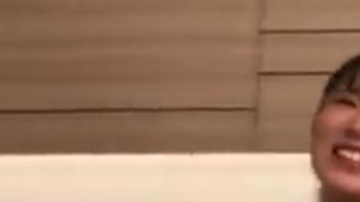 お酒を飲んでほろ酔い気分になった20歳素人娘がそびえ立つ巨根相手にハメ撮りW