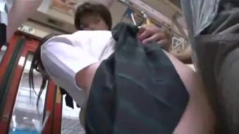 バスに乗った眼鏡女子校生が痴漢される→抵抗するも虚しく遠慮なく挿入される