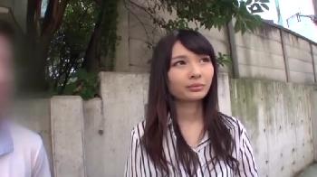 パンツを脱がしたらアソコがツルツルだった大人びた女子大生