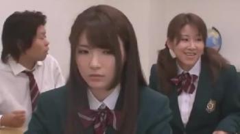 男の目を見ると失禁する美少女女子校生が大好きな男と保健室で全力の性行為