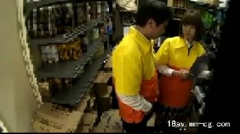 バイト女子校生は店長の言いなり性奴隷!!勤務中に何度もフェラチオ奉仕